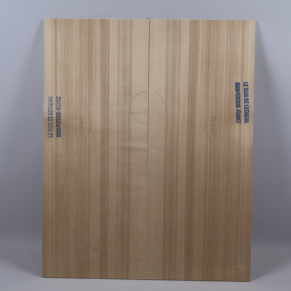 Table guitare jumbo épicéa 1B 24A40