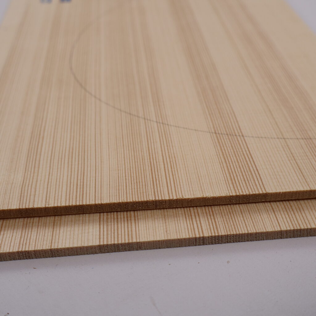 Table guitare jumbo épicéa 1B 24A40