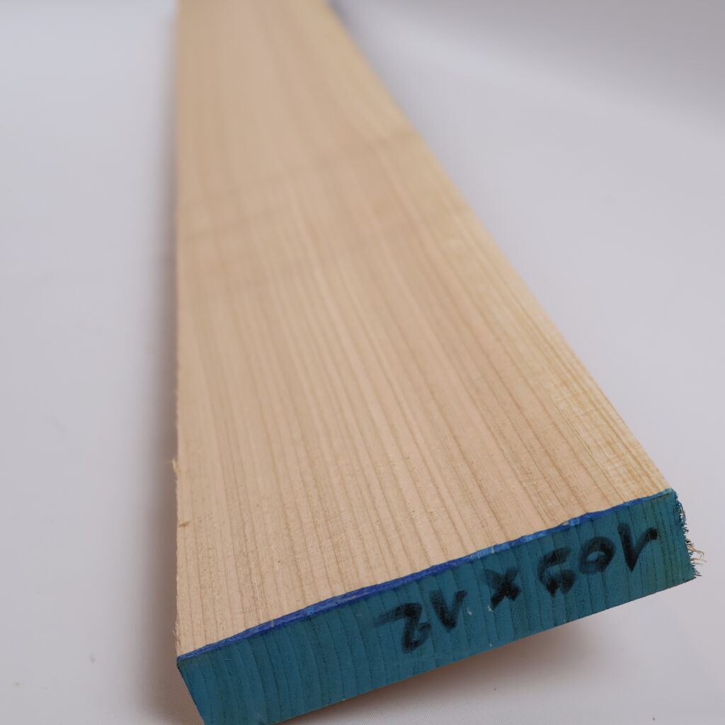 Manche guitare merisier 1A 109x12x2.5cm sur quartier – ME23