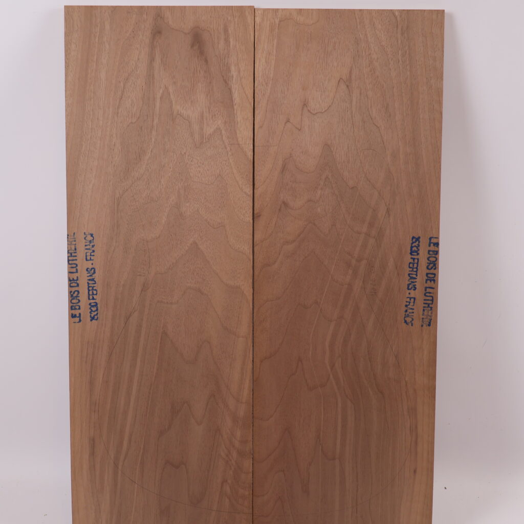 Table guitare électrique noyer 1B – 4mm NO22-40