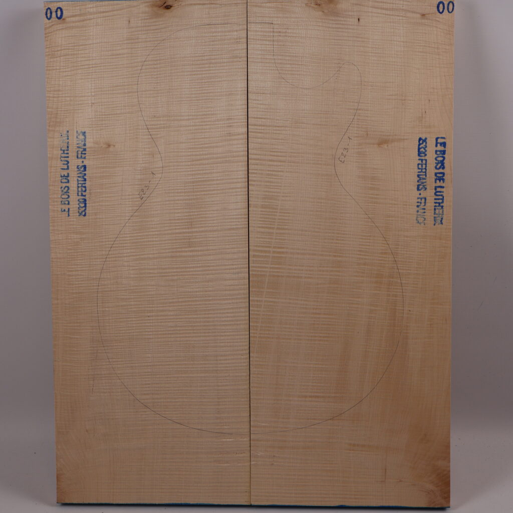 Table guitare électrique érable ondé 1A – 20 mm E23-1