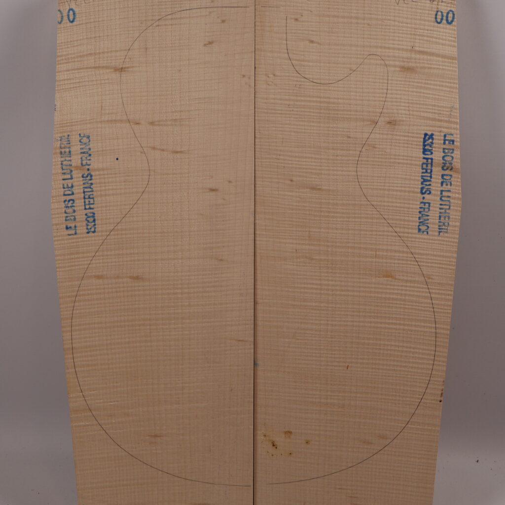 Table guitare électrique érable ondé 1A – 20 mm V22-61