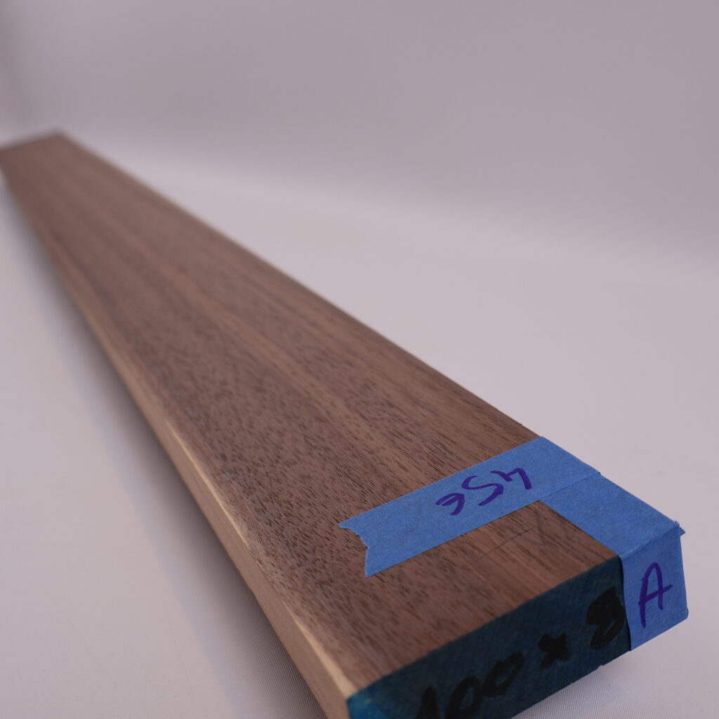 Manche guitare noyer US 1A 100x8x2.5cm sur quartier