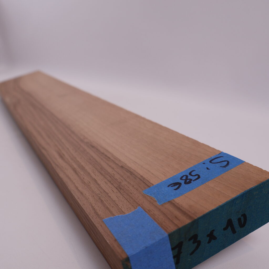 Manche guitare noyer 1S 73x10x2.5cm sur quartier