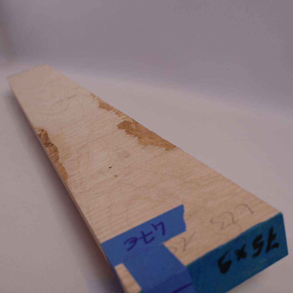 Manche guitare érable ondé 1S 75x9x2.5cm sur couche – E23