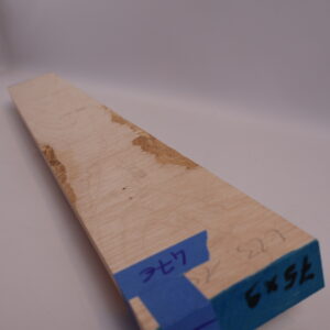 Photo produit Manche guitare érable ondé 1S 75x9x2.5cm sur couche – E23