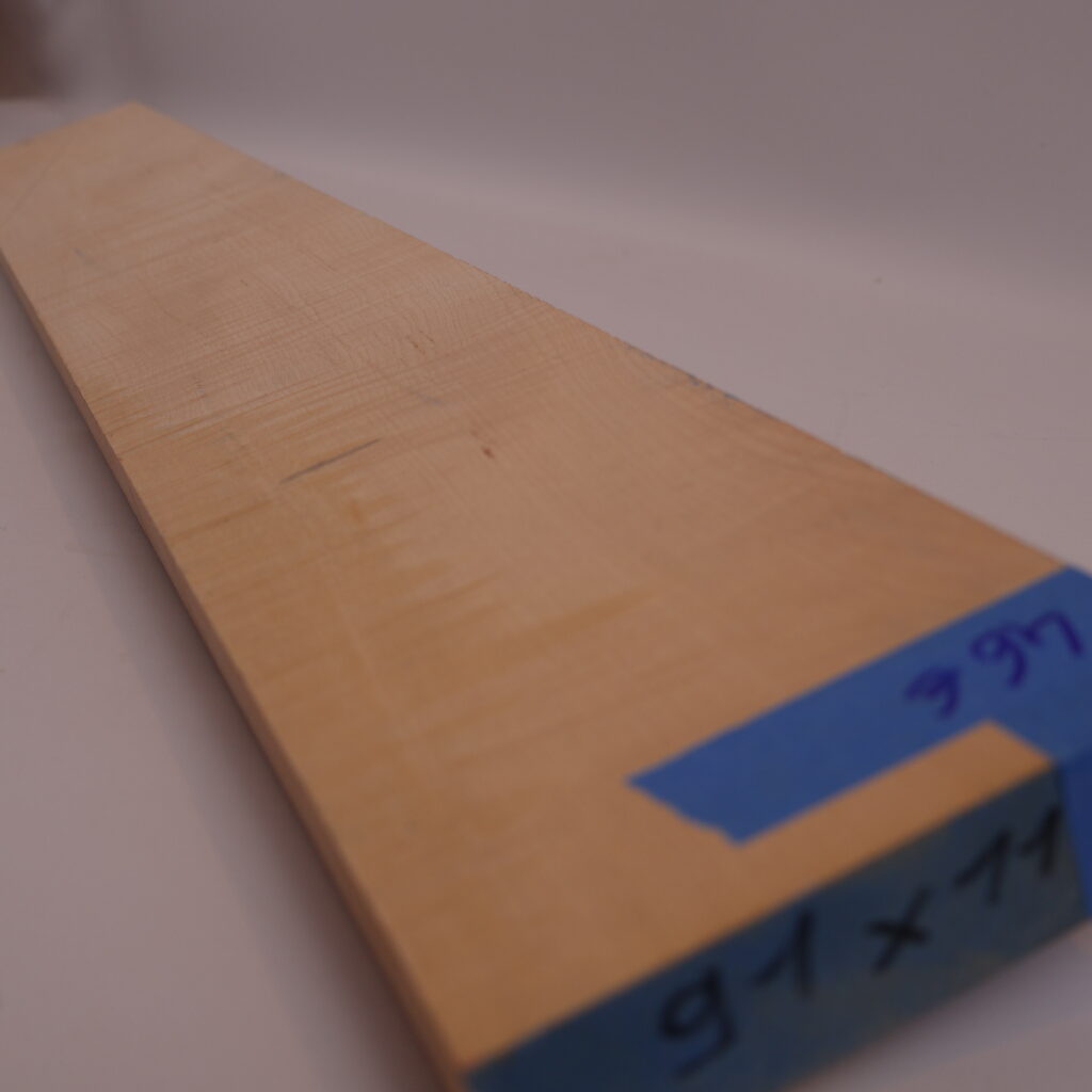 Manche guitare érable ondé 1A 91x11x2.5cm sur couche