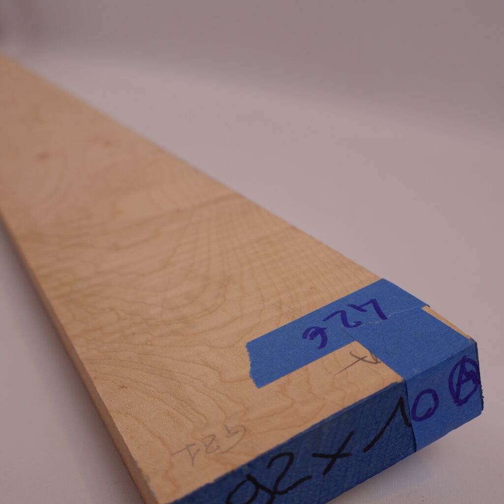 Manche guitare érable ondé 1A 92x10x2.5cm sur couche – G21