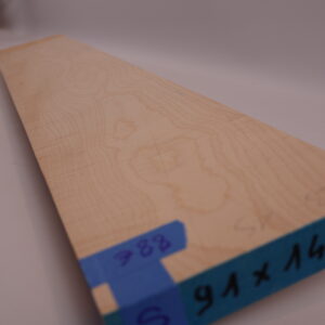 Photo produit Manche guitare érable ondé 1S 91x14x2.5cm sur couche – E23