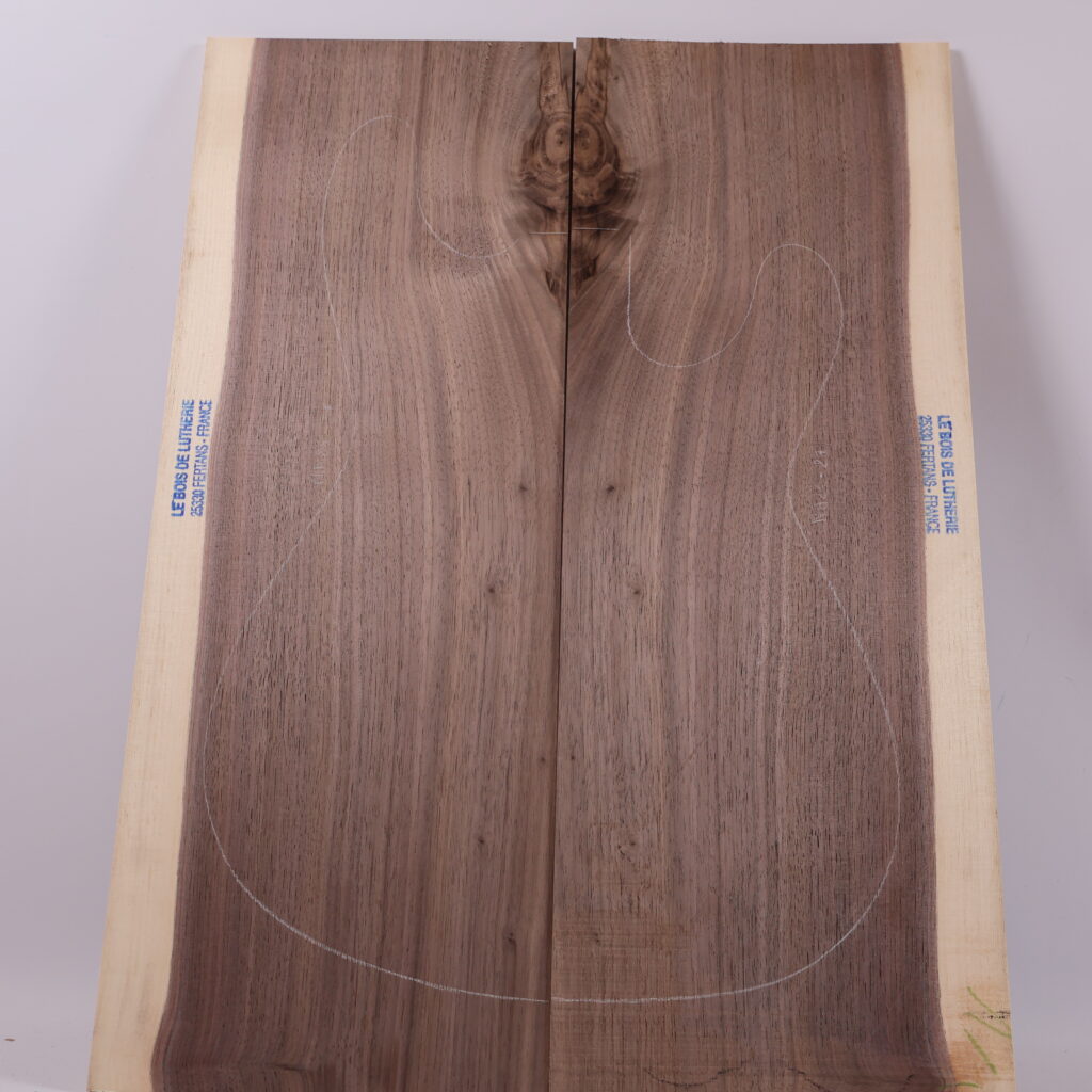 Table guitare électrique noyer US 1B – 4mm NA24-27