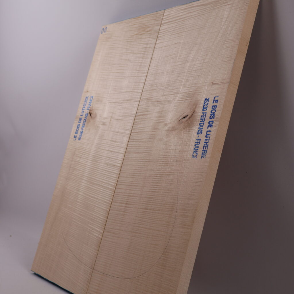 Table guitare électrique érable ondé 1A – 20 mm E23-60