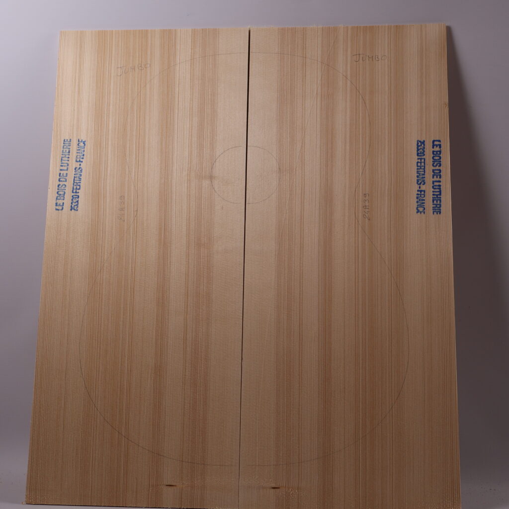 Table guitare jumbo épicéa 1B 24A39