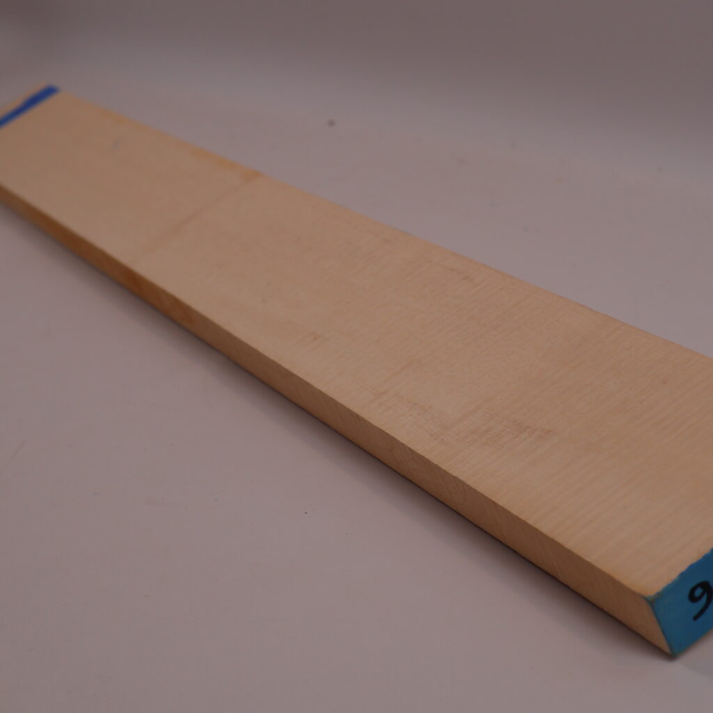Manche guitare érable ondé 1B 91x9x2.5cm sur quartier – N24