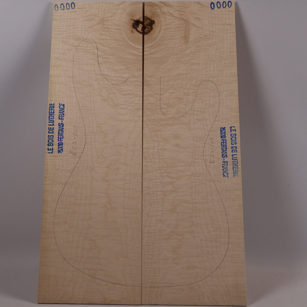 Table guitare électrique érable ondé 1S – 4 mm E23-205