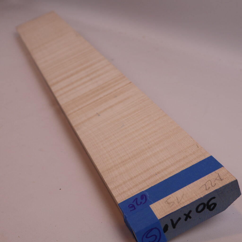 Manche guitare érable ondé 1S 90x10x2.5cm sur quartier – A22
