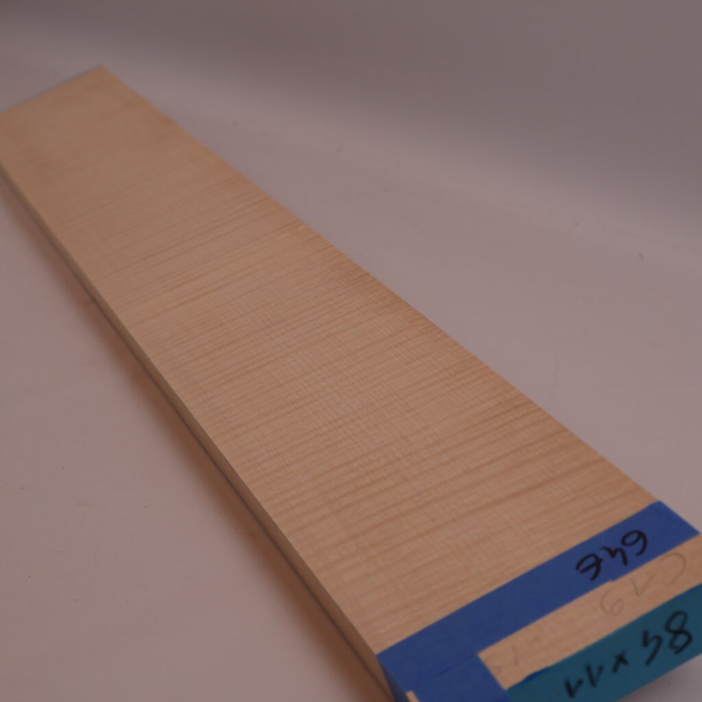Manche guitare érable ondé 1S 84x11x2.5cm sur quartier – C19