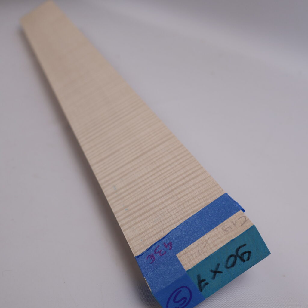 Manche guitare érable ondé 1S 90x7x2.5cm sur quartier – C19