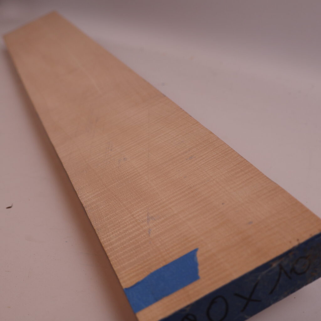 Manche guitare érable ondé 1A 90x10x2.5cm sur quartier