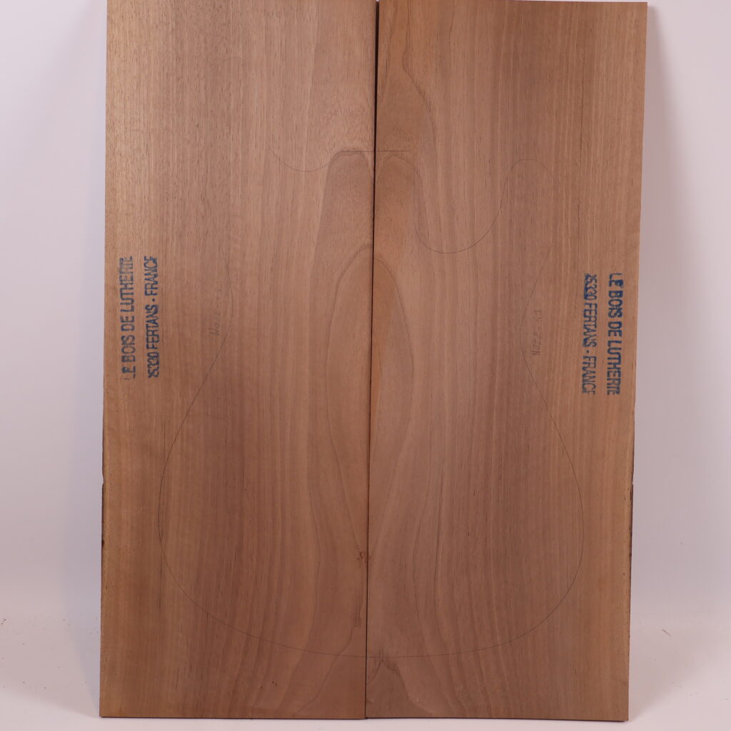 Table guitare électrique noyer 1B – 4mm NO22-43