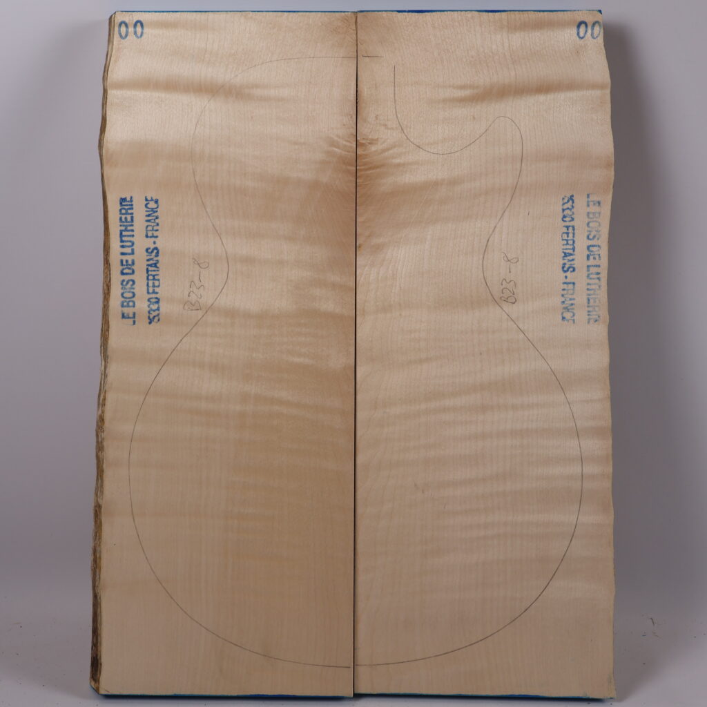 Table guitare électrique érable ondé 1A – 20 mm B23-8