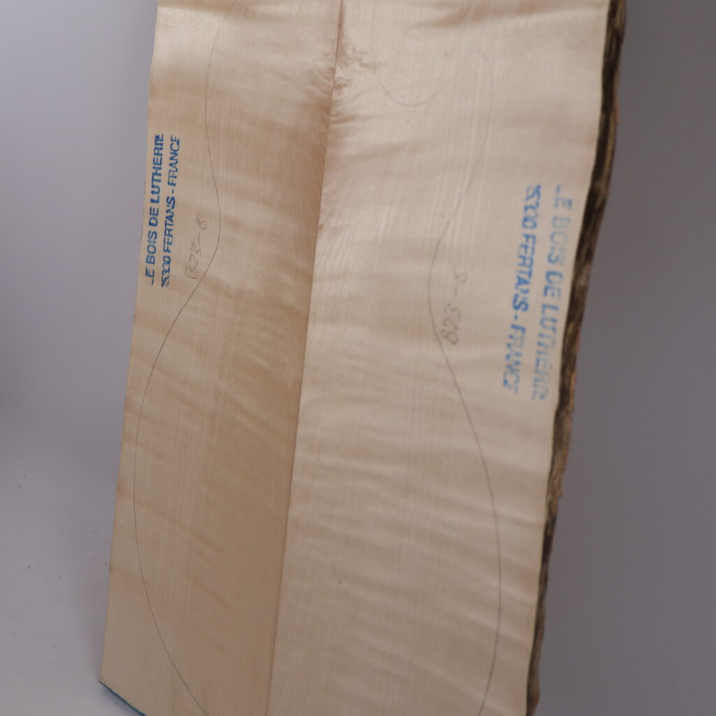 Table guitare électrique érable ondé 1A – 20 mm B23-8