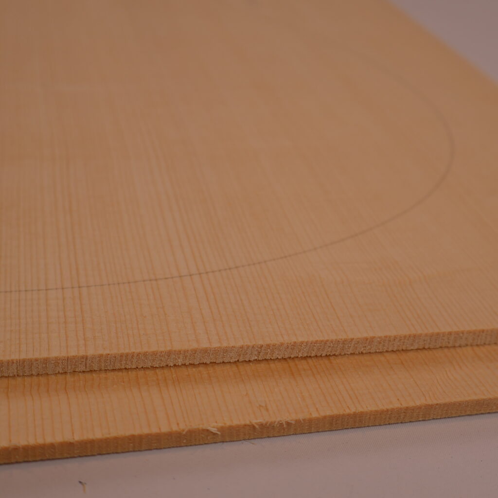 Table guitare jumbo épicéa 1B 24B121