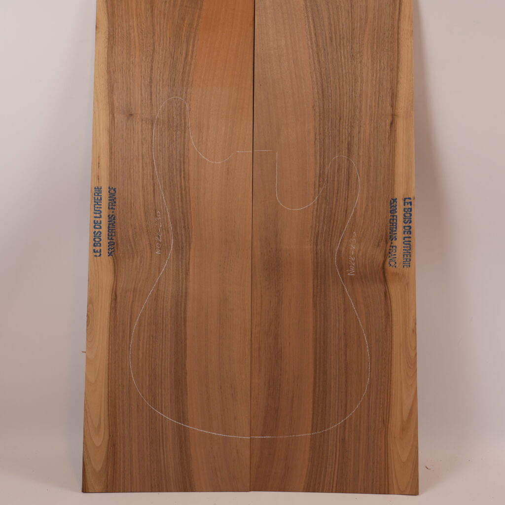 Table guitare électrique noyer 1B – 4mm NO22-230