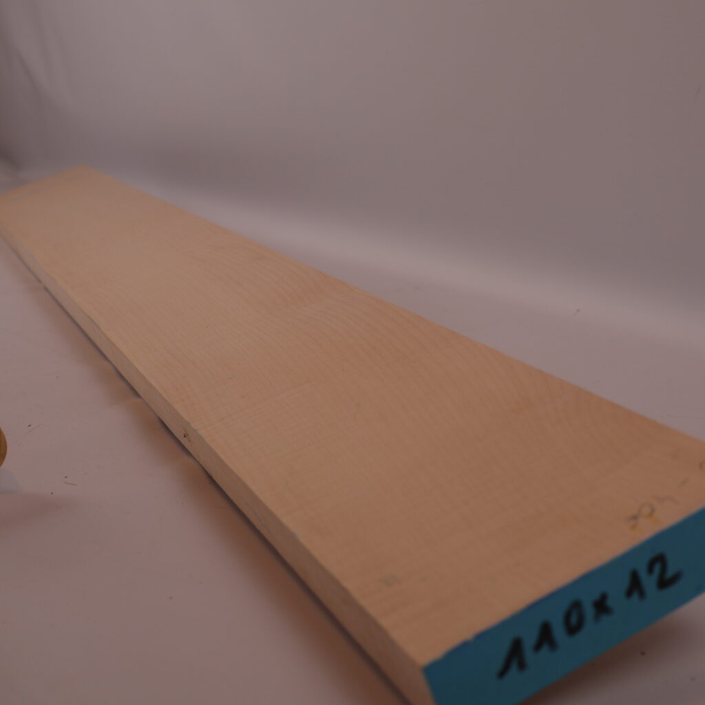 Manche guitare érable ondé 1B 110x12x2.5cm sur quartier