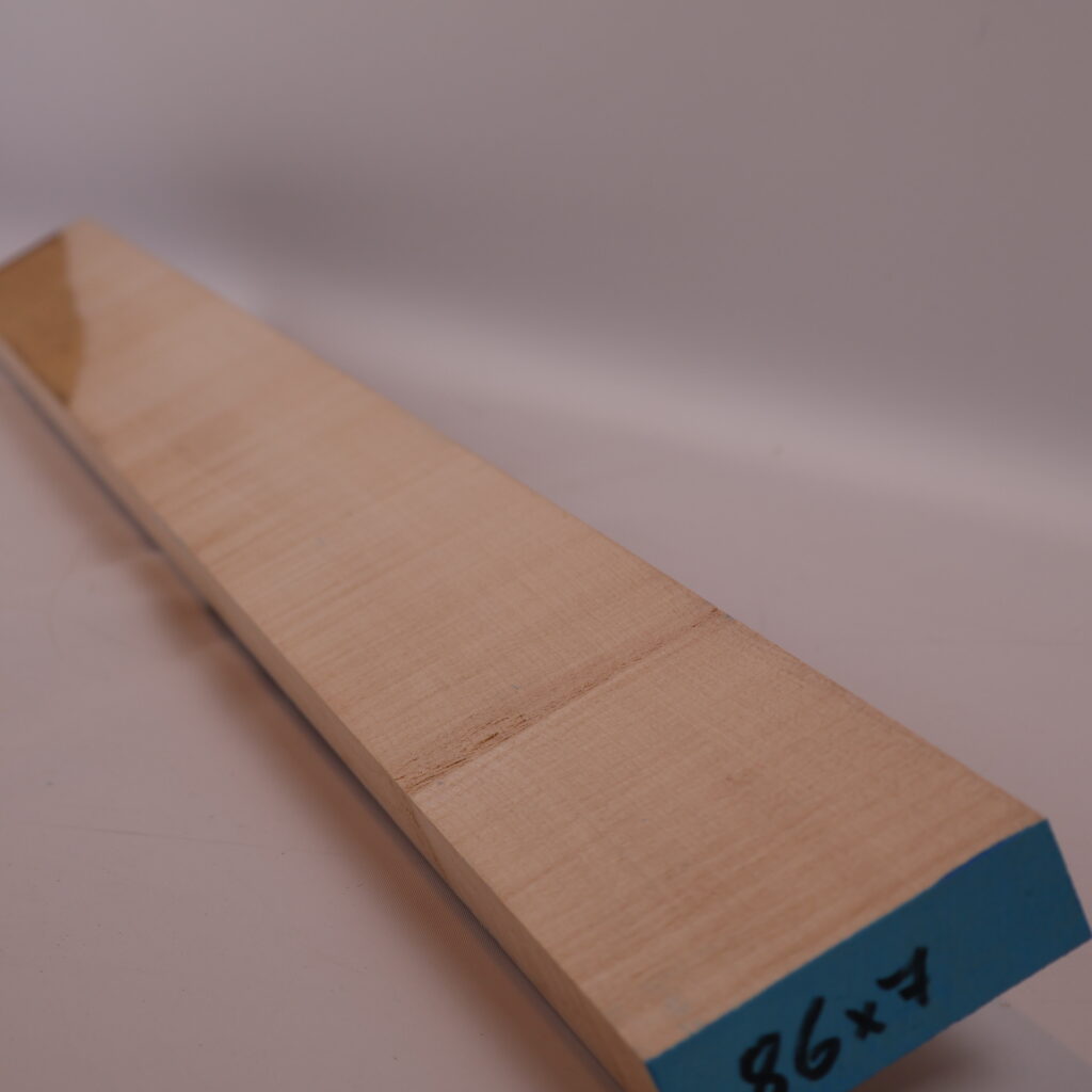 Manche guitare érable ondé 1B 86x7x2.5cm sur quartier 2018