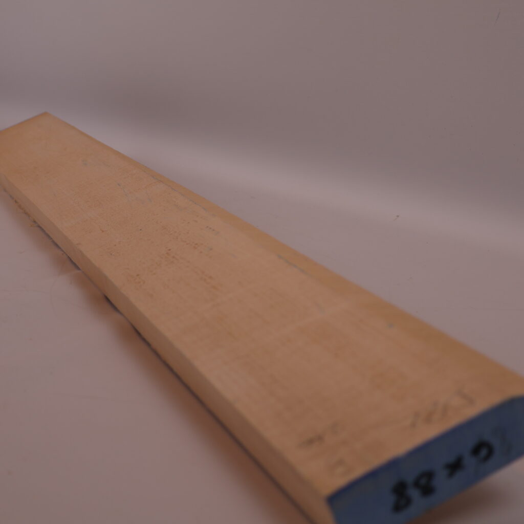 Manche guitare érable ondé 1B 88x8x2.5cm sur quartier D22