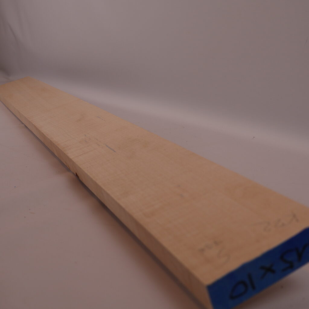 Manche guitare érable ondé 1S 115x10x2.5cm sur quartier – K22