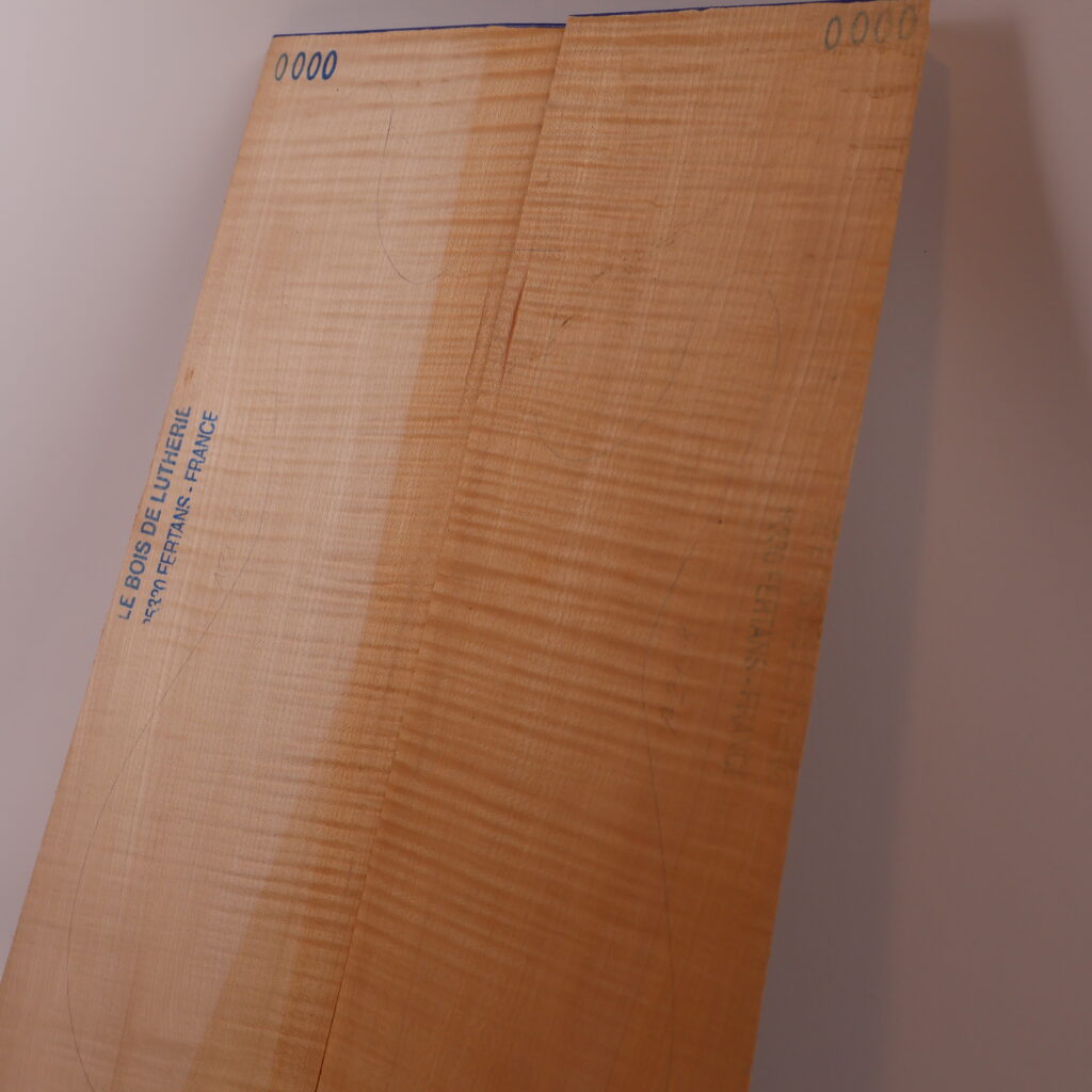 Table guitare électrique érable ondé 1S – 20 mm A21-8