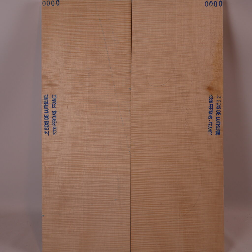 Table guitare électrique érable ondé 1S – 20 mm E23-43