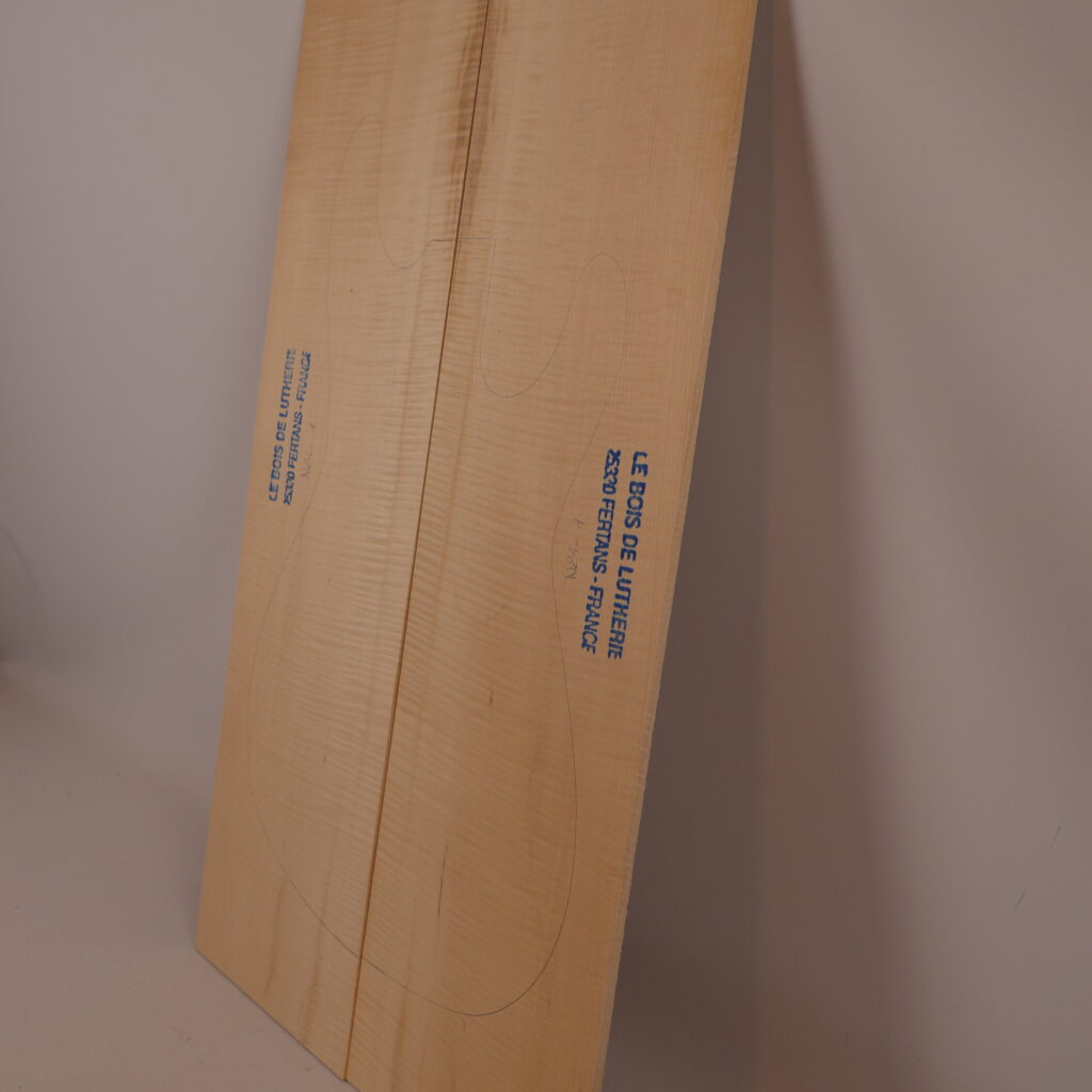 Table guitare électrique érable ondé 1B – 4 mm N24-1