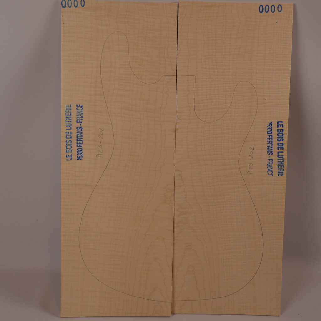 Table guitare électrique érable ondé 1S – 4 mm A23-202