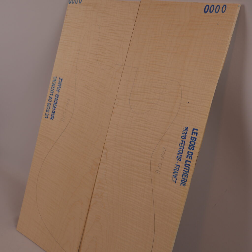 Table guitare électrique érable ondé 1S – 4 mm A23-202