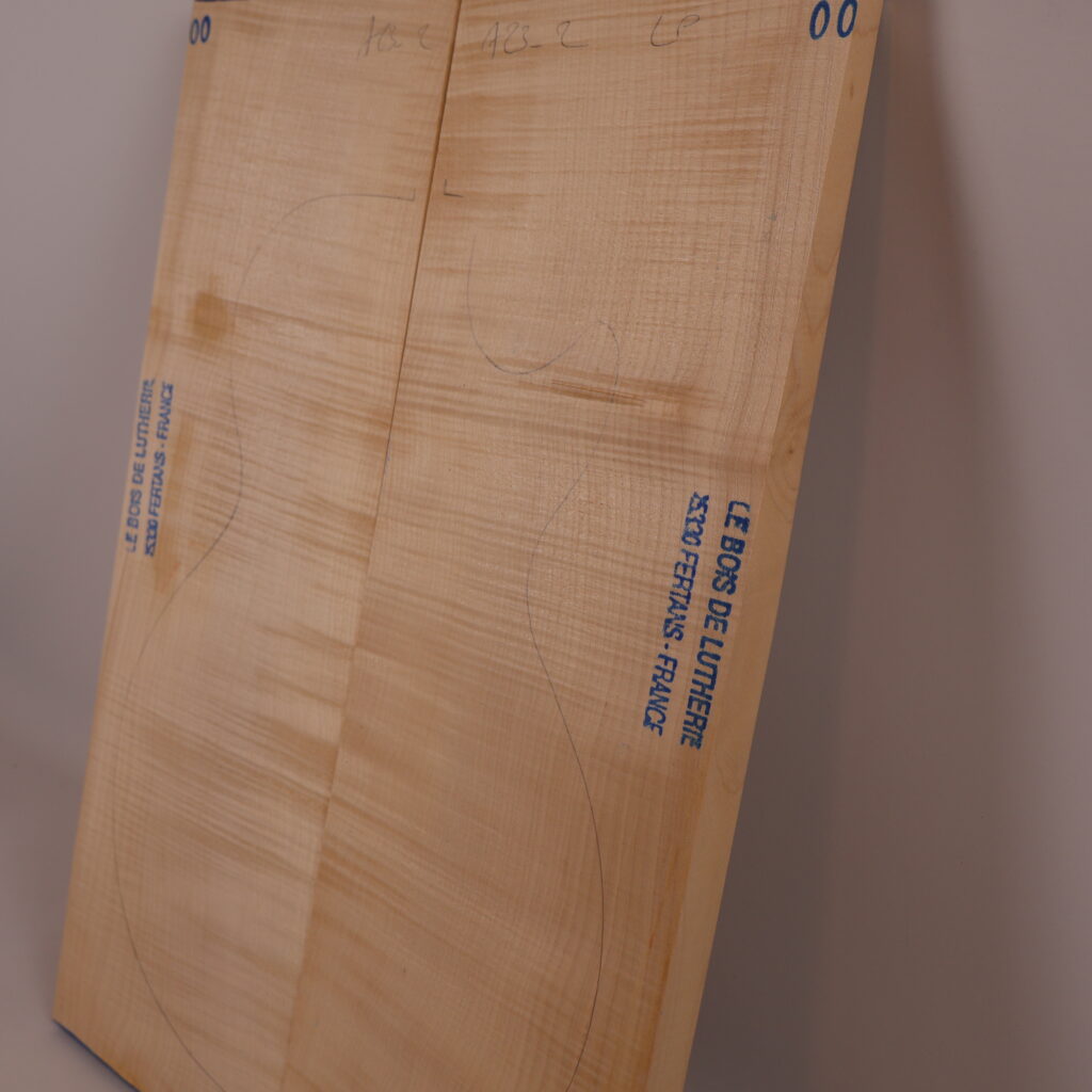 Table guitare électrique érable ondé 1A – 20 mm A23-2