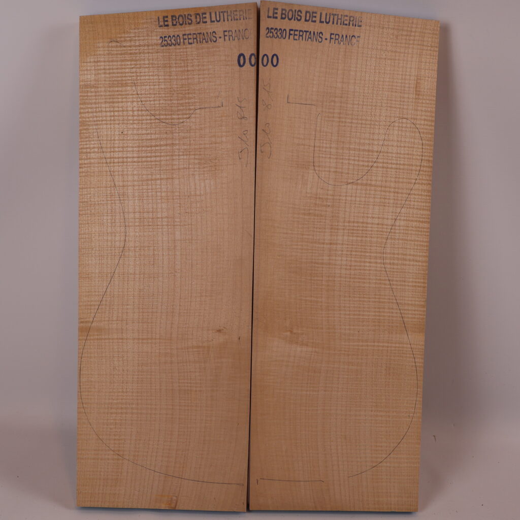 Table guitare électrique érable ondé 1A – 20 mm J10-815