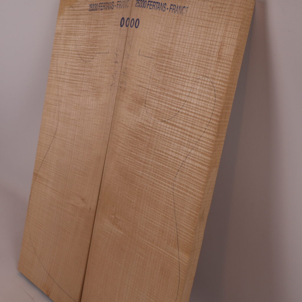 Table guitare électrique érable ondé 1A – 20 mm J10-815