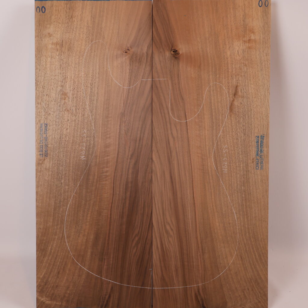 Table guitare électrique noyer 1A – 20mm NB23-55