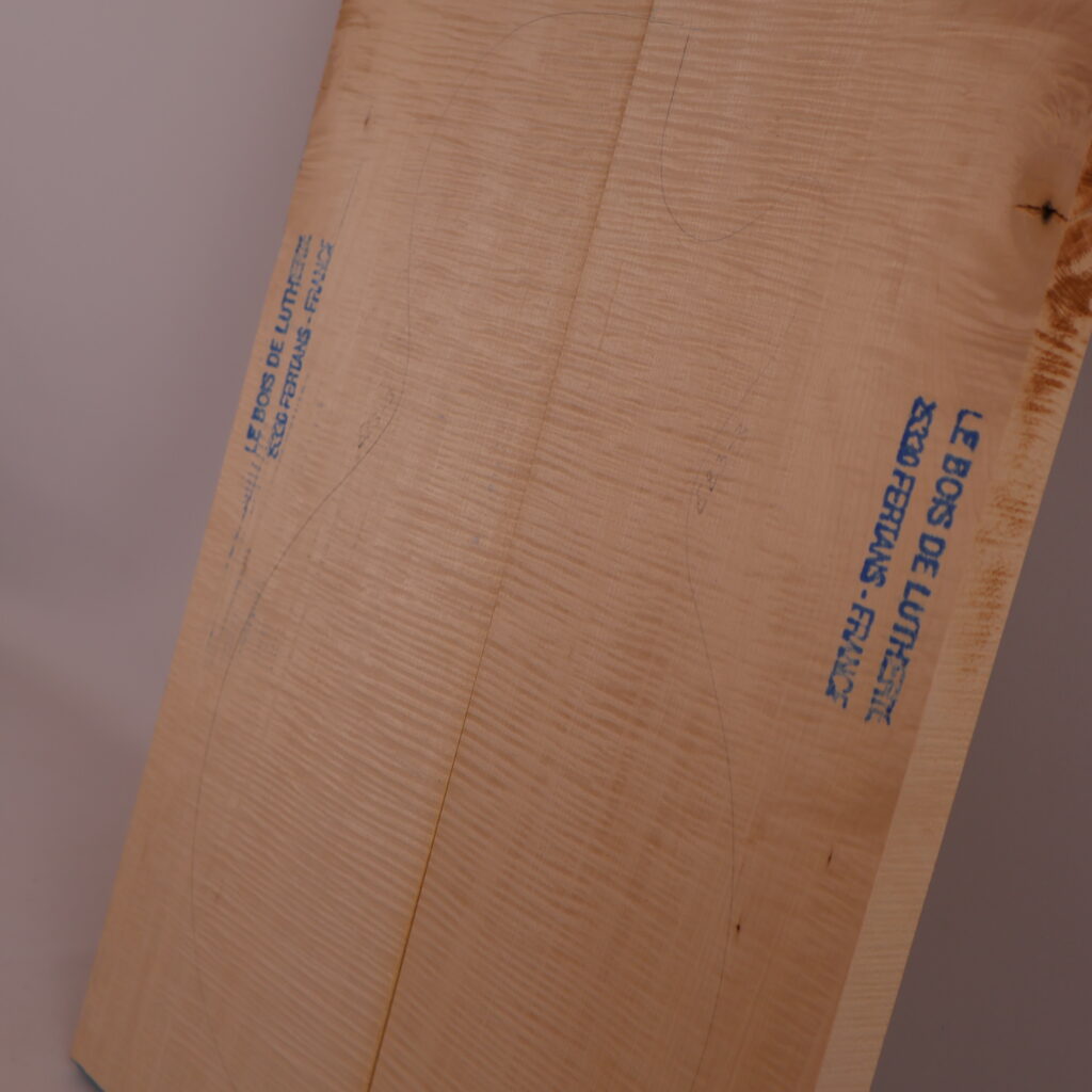 Table guitare électrique érable ondé 1S – 20 mm E23-3