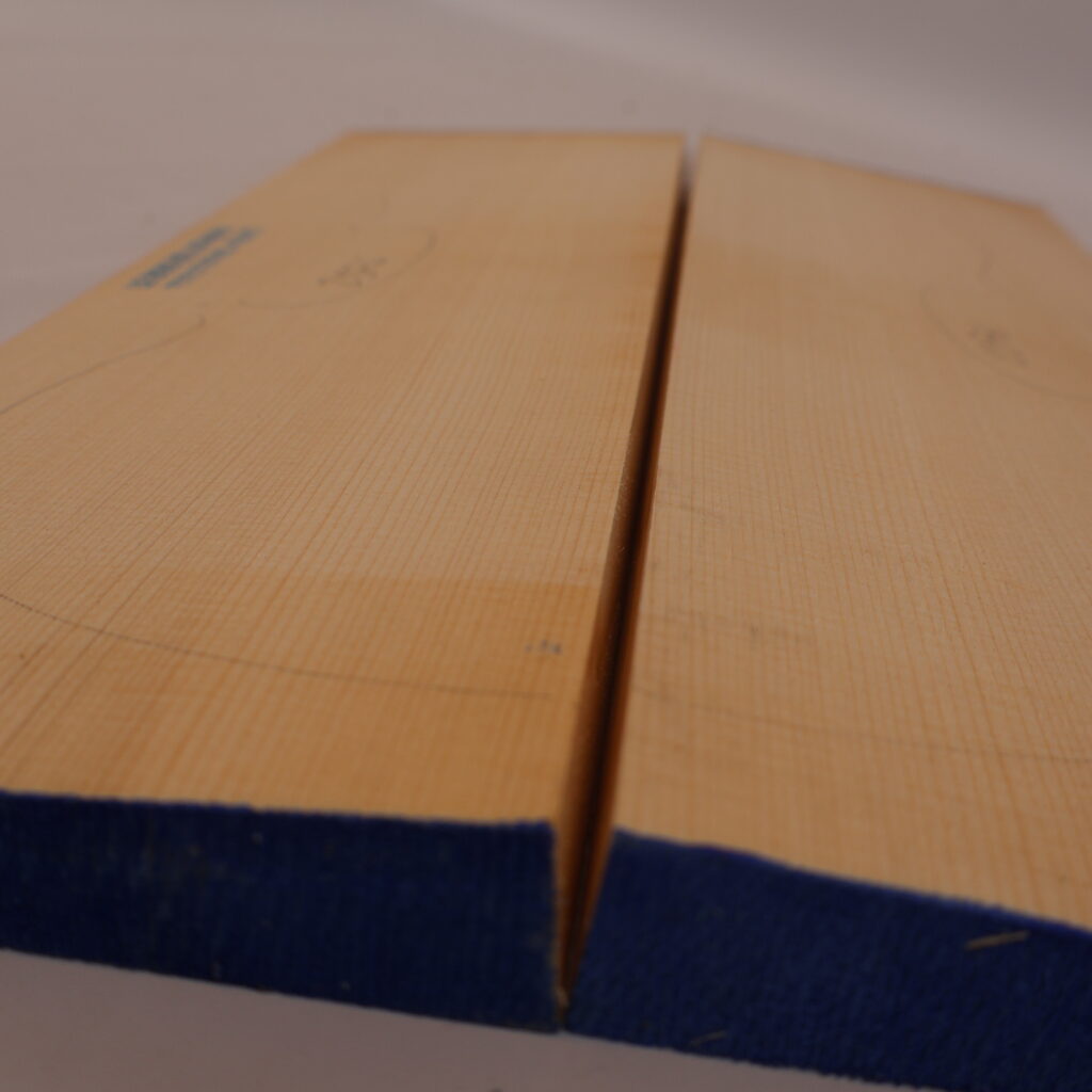Table violon épicéa 1B 23F6