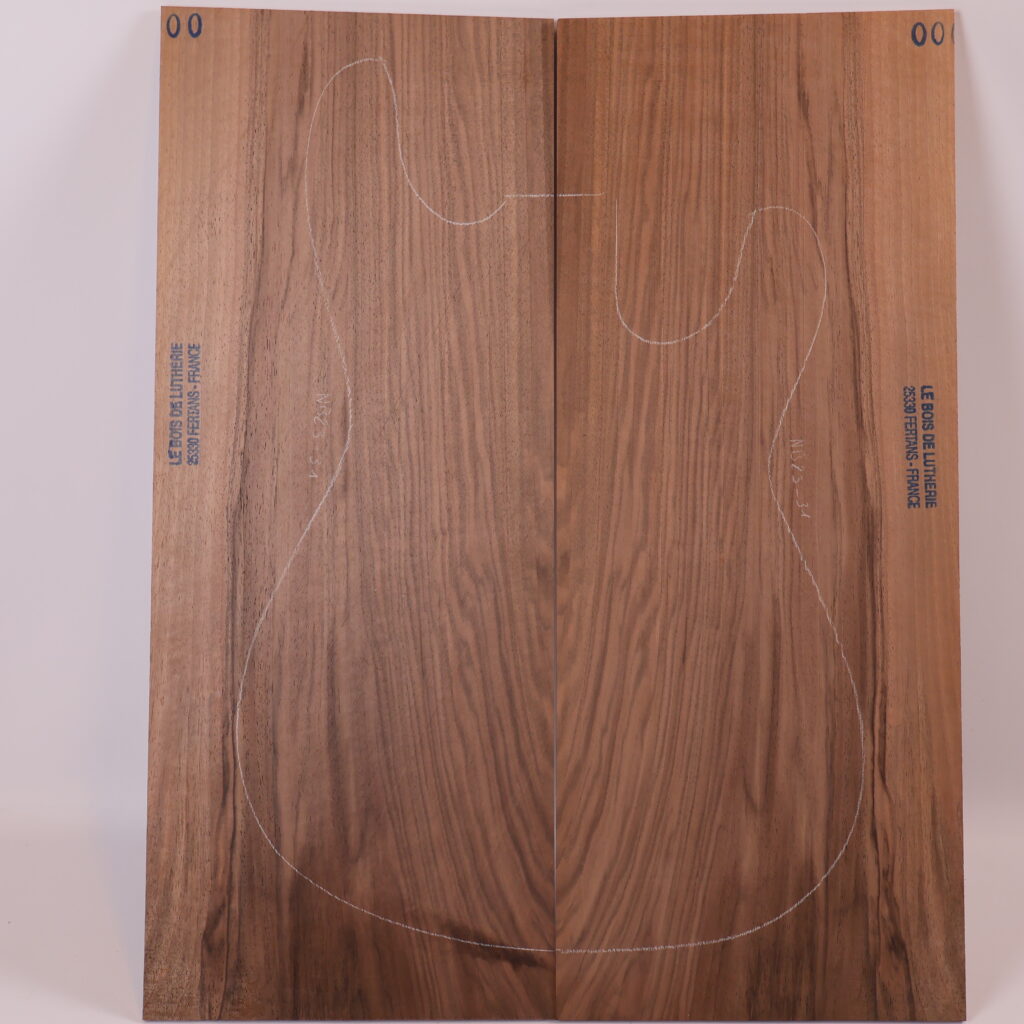 Table guitare électrique noyer 1A – 4mm NB23-31