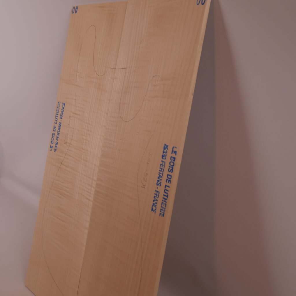 Table guitare électrique érable ondé 1A – 4 mm K24-105