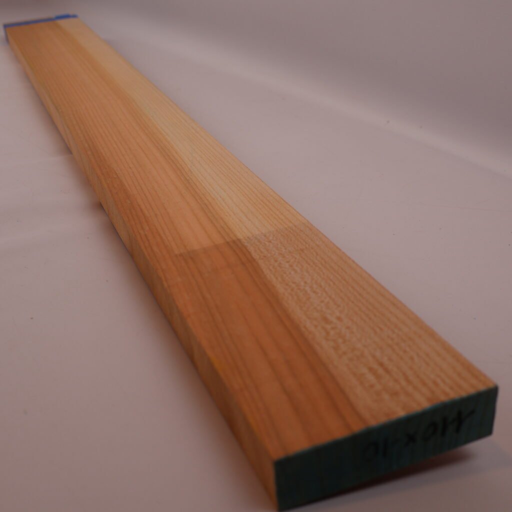Manche guitare merisier 1A 110x10x2.5cm sur quartier – ME23